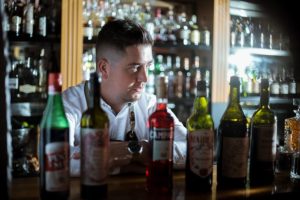 Chcesz zostać barmanem? Warsztaty, szkolenie barmańskie – kurs barmański